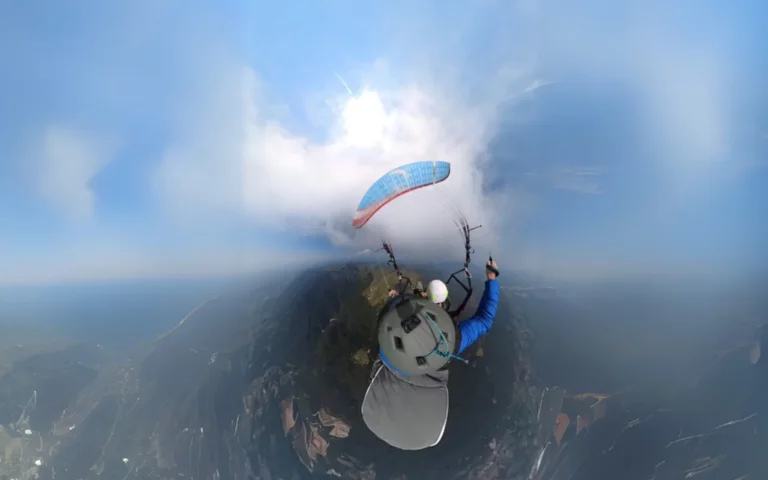 Mit dem Gleitschirm bis an die Wolken