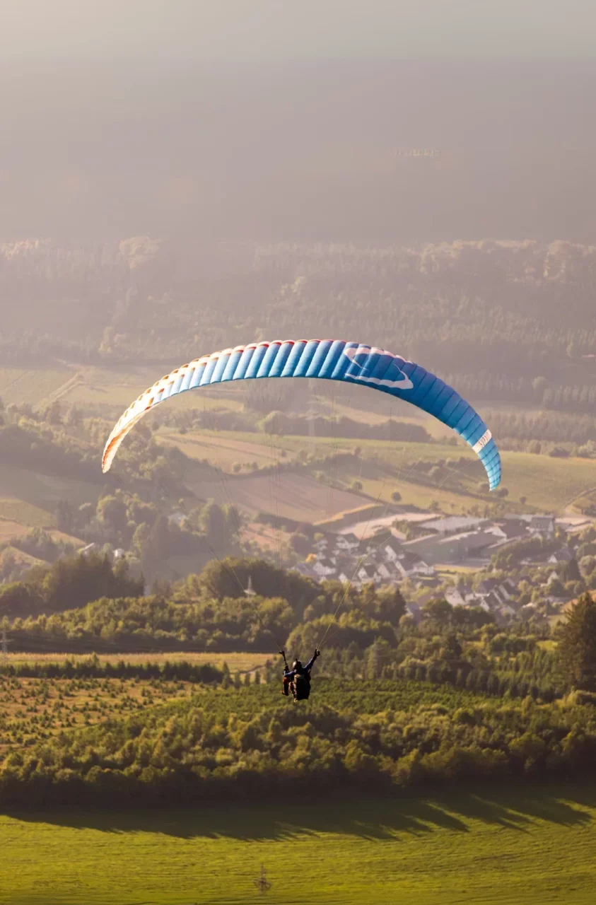 Eine schöne Aufnahme bei einem malerischen Abendflug